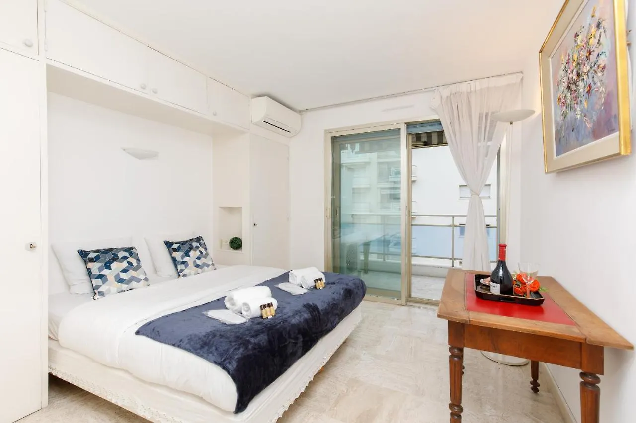 Roxelane Yourhosthelper Apartment Cannes France