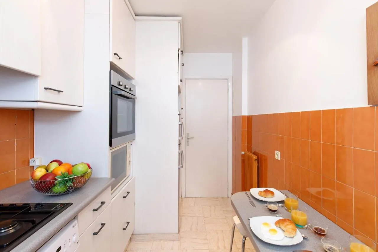 Roxelane Yourhosthelper Apartman Cannes 0*,