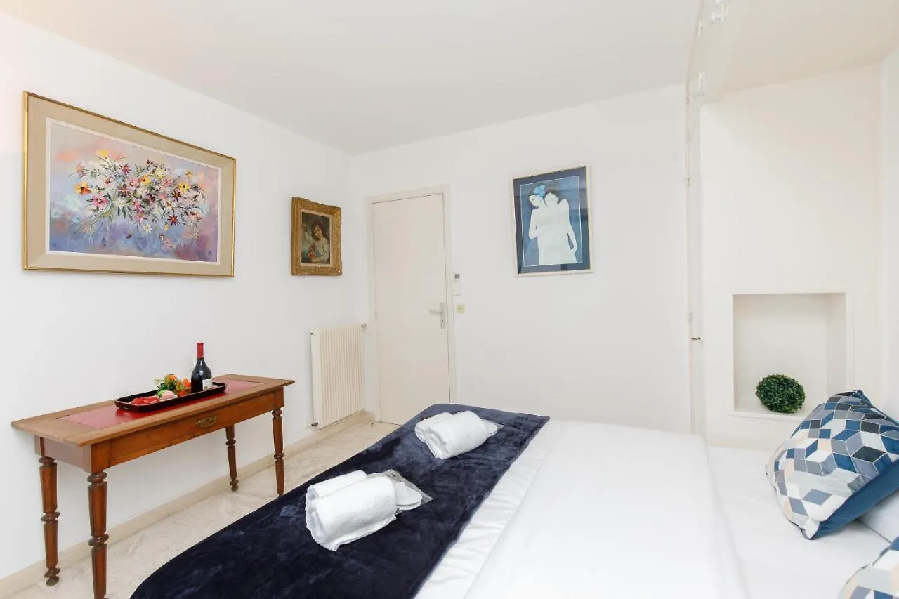Roxelane Yourhosthelper Apartman Cannes 0*,  Franciaország